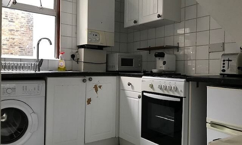 2 Bed Flat 3 Min Ley...