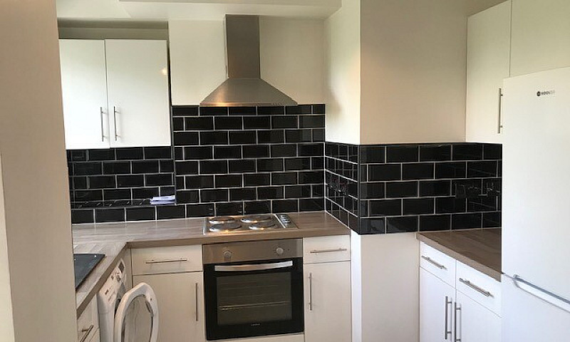 Bright 1 Bedroom Fla...