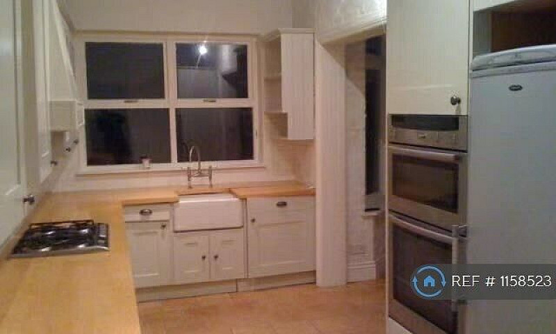 4 Bedroom House In V...