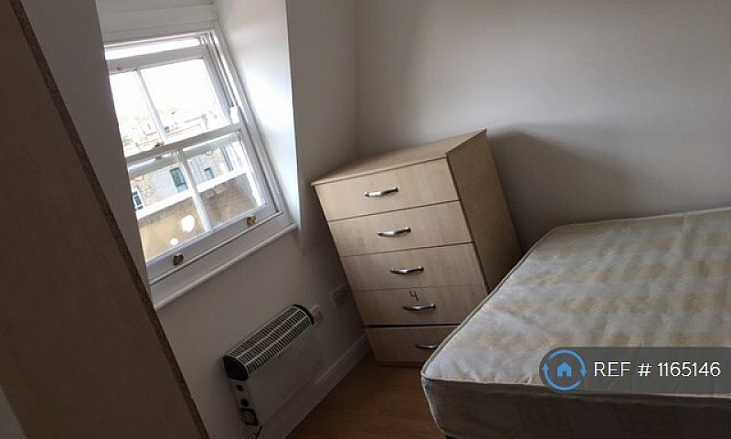 2 Bedroom Flat In Gr...