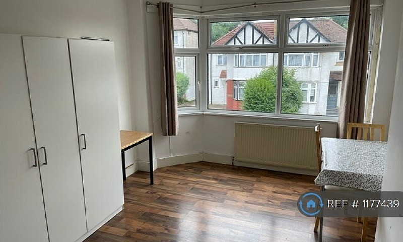 2 Bedroom Flat In Oa...