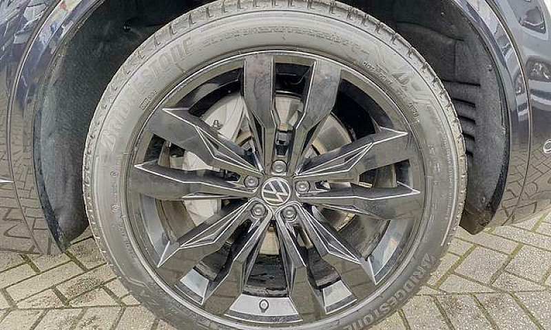 2021 Volkswagen Toua...