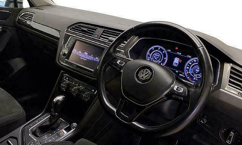 2016 Volkswagen Tigu...