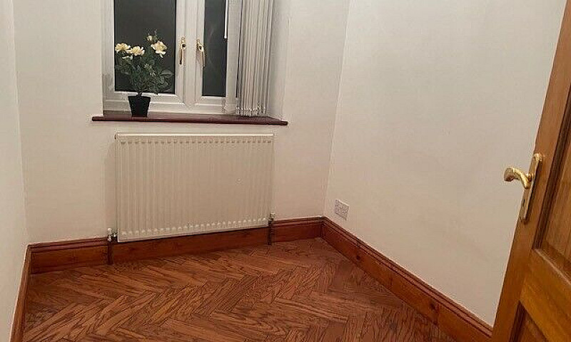 5 Bedrooms Property ...