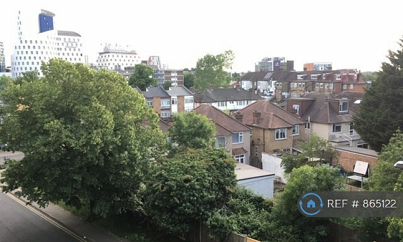 2 Bedroom Flat In Ch...