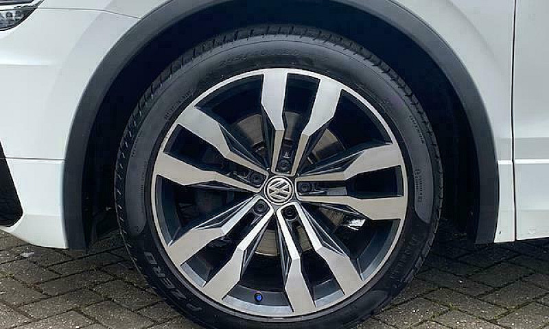 2018 Volkswagen Tigu...