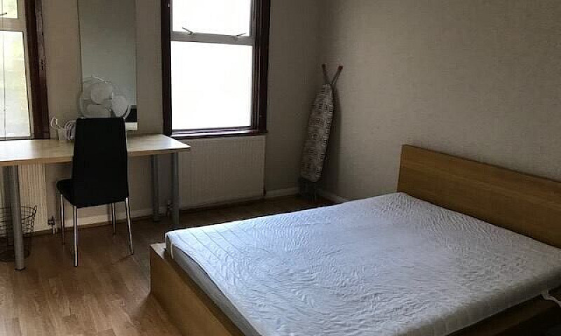 2 Bed Flat 3 Min Ley...