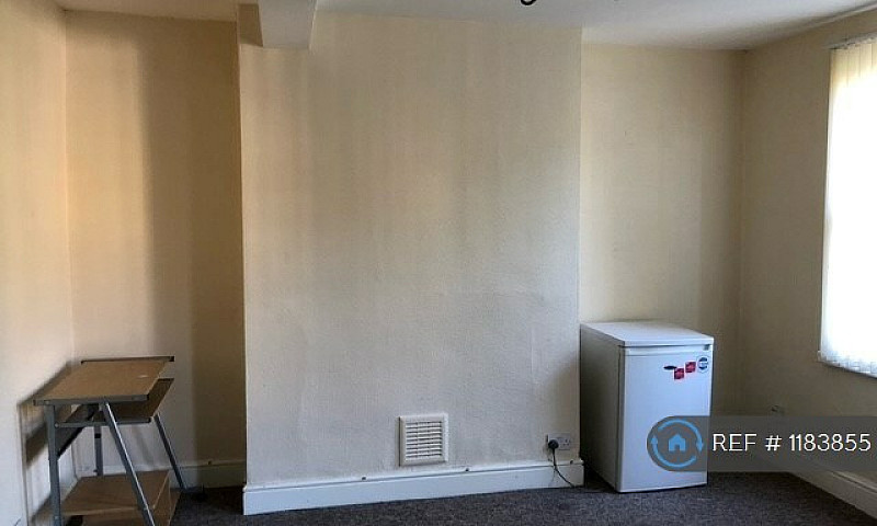 1 Bedroom Flat In Cl...