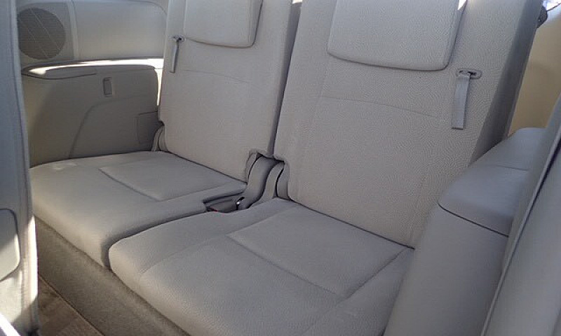 Toyota Isis 7 Seater...