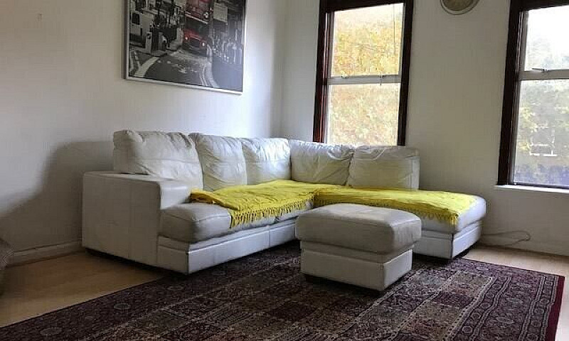 2 Bed Flat 3 Min Ley...