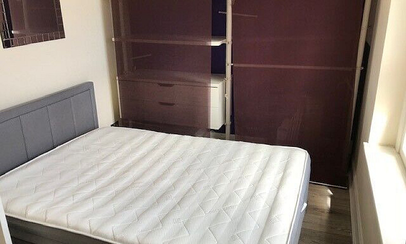 Bright 1 Bedroom Fla...