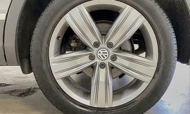 2016 Volkswagen Tigu...
