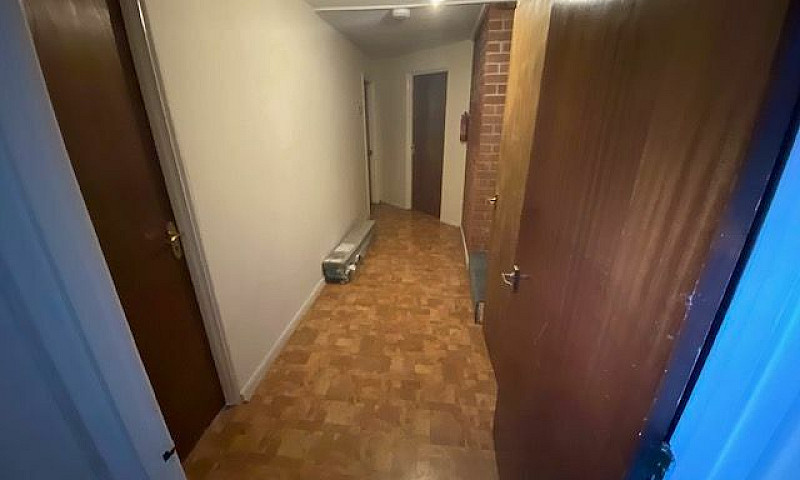 5 Bedroom House In W...