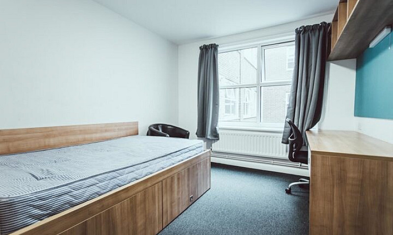 Student Room To Rent...