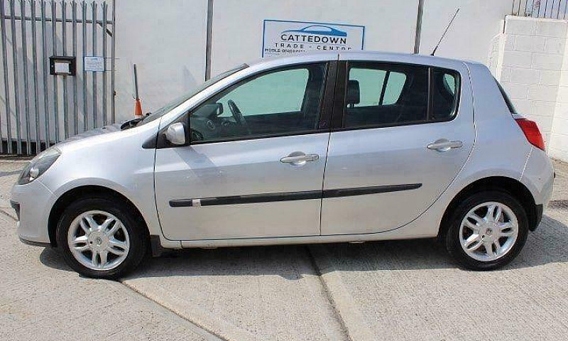 2006 Renault Clio 1....