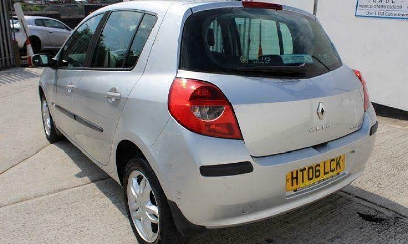 2006 Renault Clio 1....