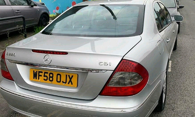Mercedes Auto E220 C...