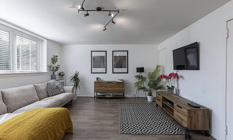 3 Bed Maisonette For...