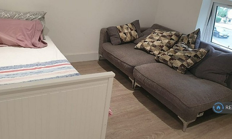 1 Bedroom In Peckham...