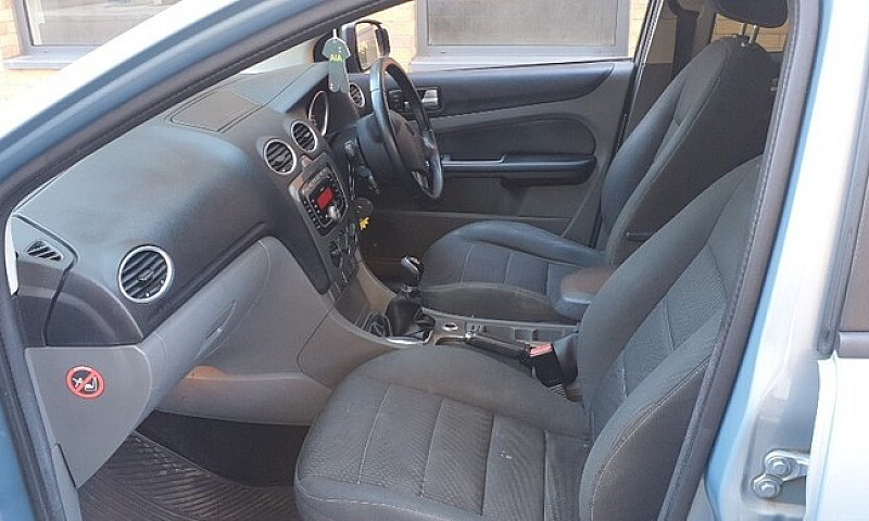 Ford Focus 1.6 Titan...