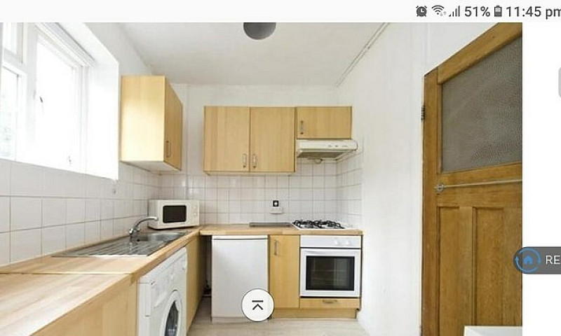 2 Bedroom Flat In Cr...