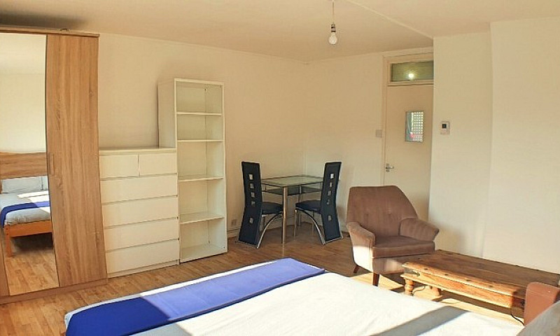 Large Studio Flat Av...