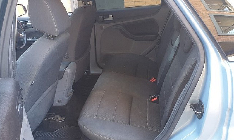 Ford Focus 1.6 Titan...