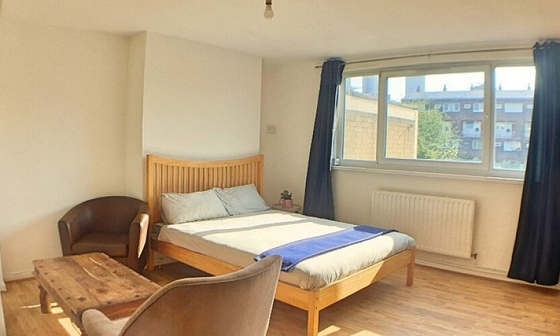 Large Studio Flat Av...