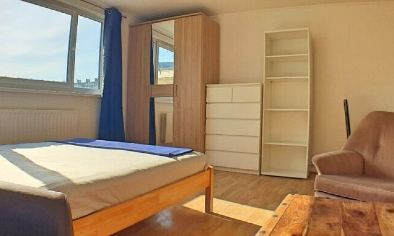 Large Studio Flat Av...