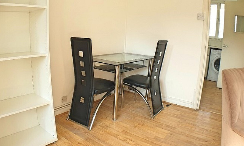 Large Studio Flat Av...