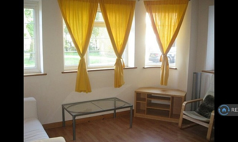 2 Bedroom Flat In Cr...
