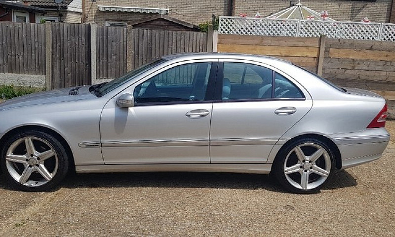 2004 Mercedes Benz C...