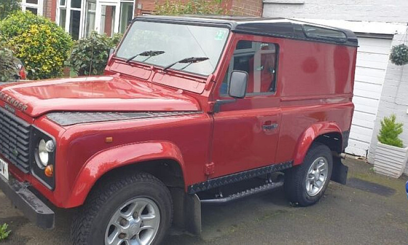 Land Rover Defender ...
