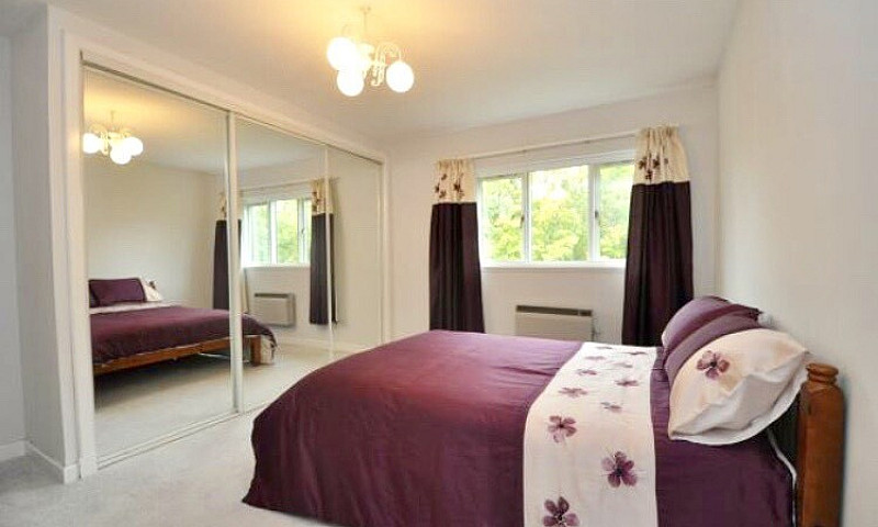 Large 2 Bedroom Flat...