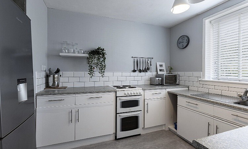 3 Bed Maisonette For...