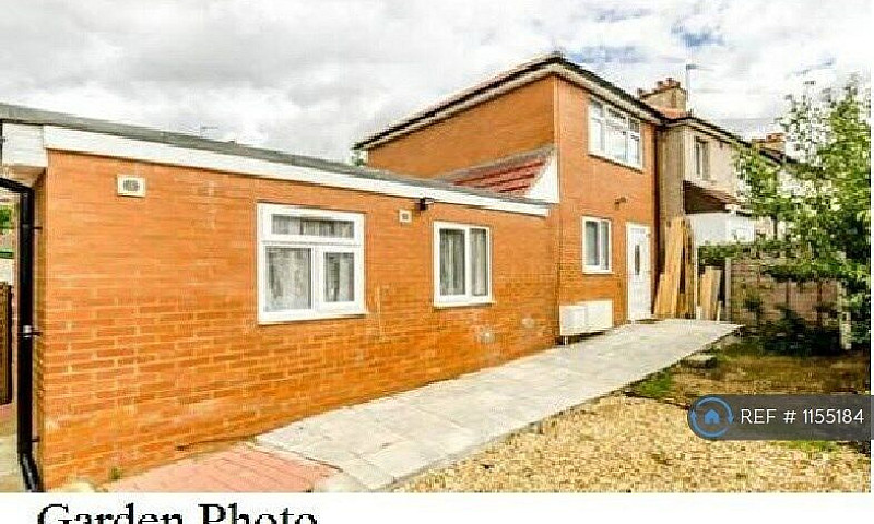 3 Bedroom House In A...