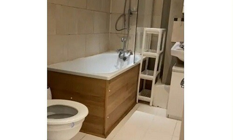 En-Suite Room To Ren...