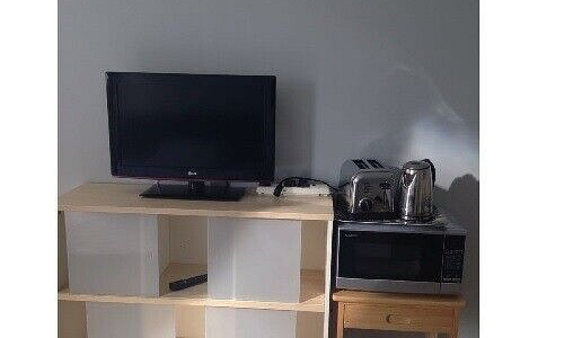 Studio To Rent Stanl...