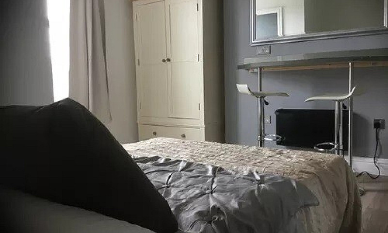 Studio To Rent Sheph...
