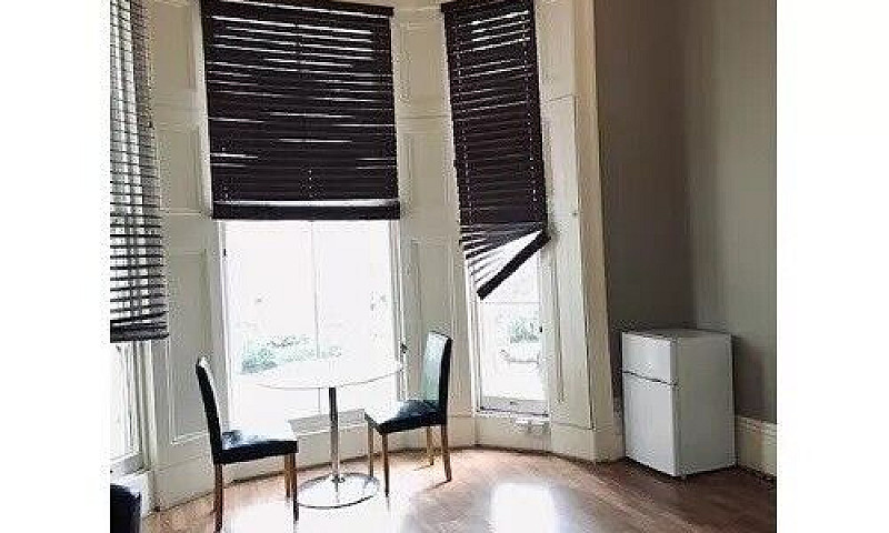 Studio To Rent Holla...