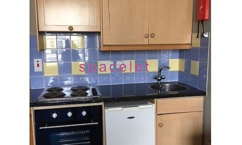 Studio To Rent St St...