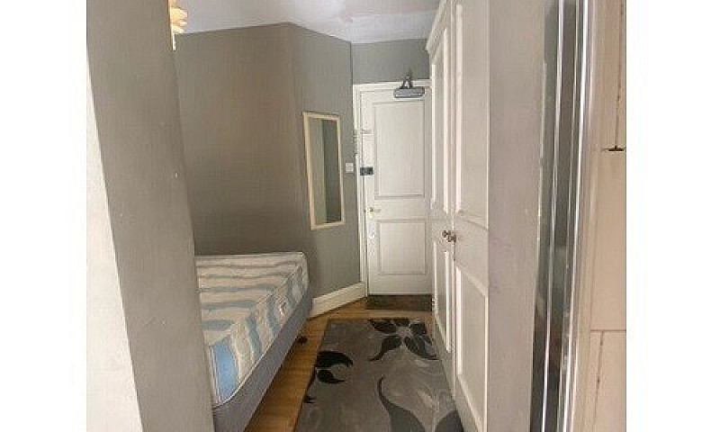 Studio/One Bedroom F...