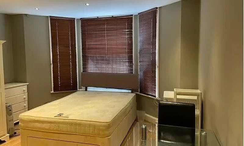 En-Suite Room To Ren...