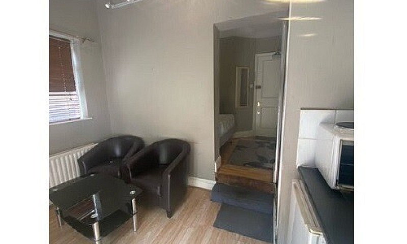 Studio/One Bedroom F...