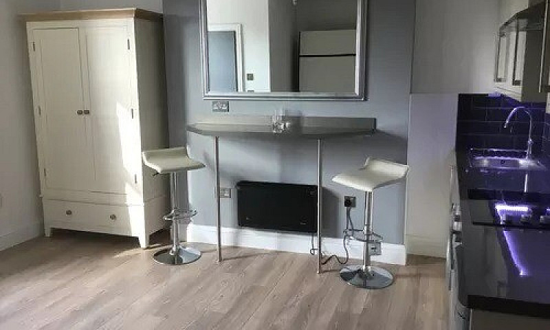 Studio To Rent Sheph...