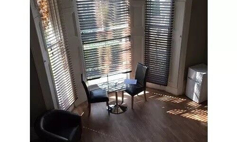 Studio To Rent Holla...