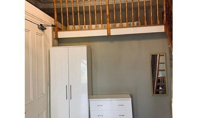 Studio To Rent Holla...