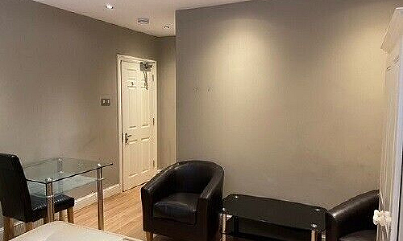 En-Suite Room To Ren...