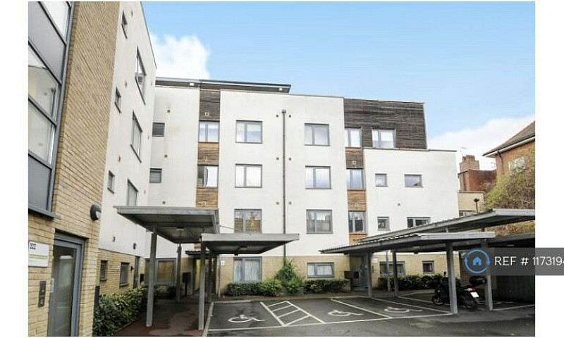 1 Bedroom Flat In Cl...