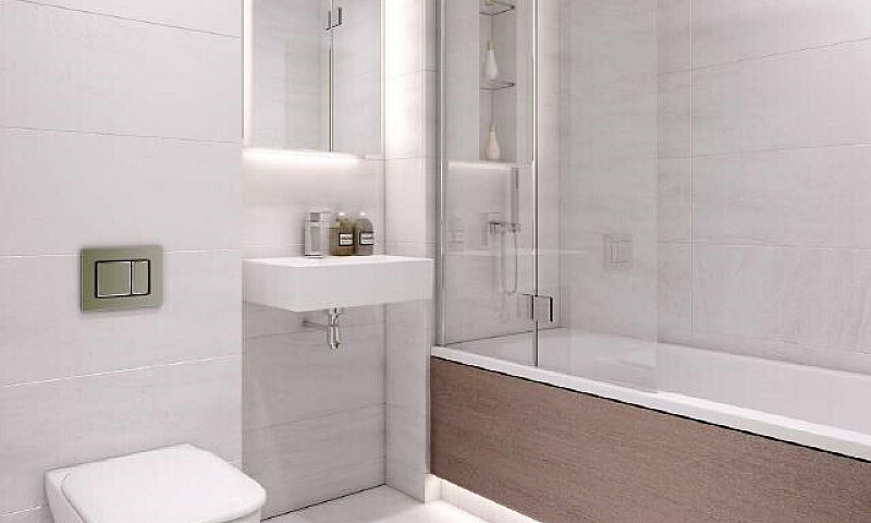 2 Bedroom Flat In Re...
